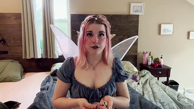 Tiny Angel Gives In To Her Keeper′s Pleasure