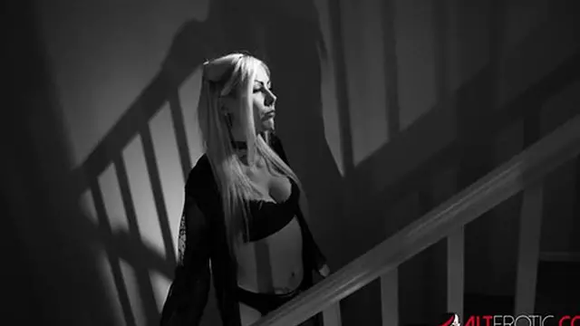 Robin Coffins In Claxxxic Black White Tease Video