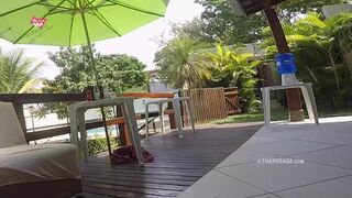 Esposa gostosa Thay Ksada fodendo com o entregador de água