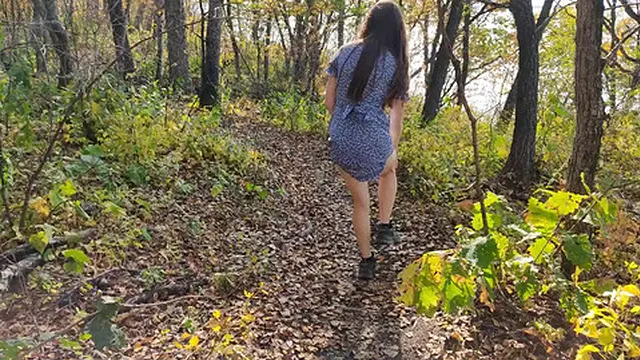 Осенний лес и голая попа — я забыла тру