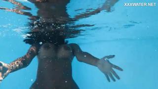 Juicy Latina nympho Yorgelis splashes massive booty and jugs in scorching pool tryst