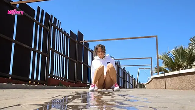 Lots of pee from a horny chick