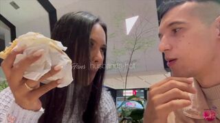 paseo en mall y termino follando a mi compañera de cuarto