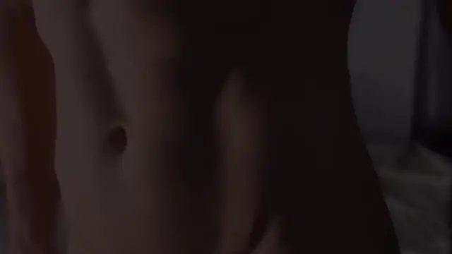 Hombre deseo su coño y culo mientras se masturba con ella