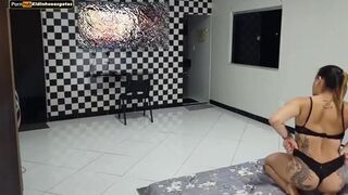 PRETA MULATA DA BUNDA ENORME SENTOU MAIS NÃO AGUENTOU A PIROCA GRANDE DO MASCARADO (Lucy Li)