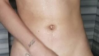MI NOVIA ME MANDA UN VIDEO MASTUBANDOSE EN LA DUCHA