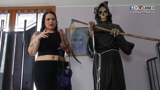 METTO IL CAZZO ALLA STATUA 