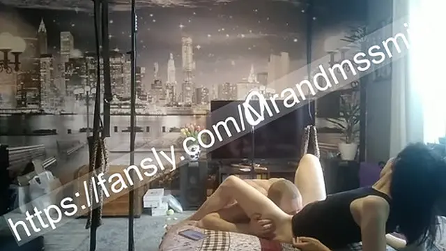 мощный оргазм горячей милфы от кунилинкуса и футджоб