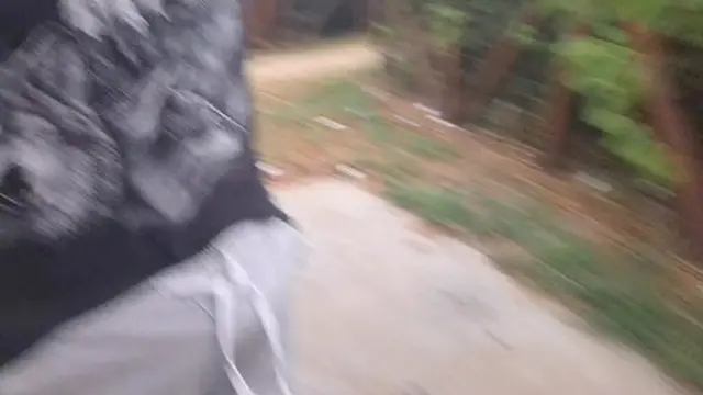 Mulher vê meu pornô em praia e me pega se masturbando!