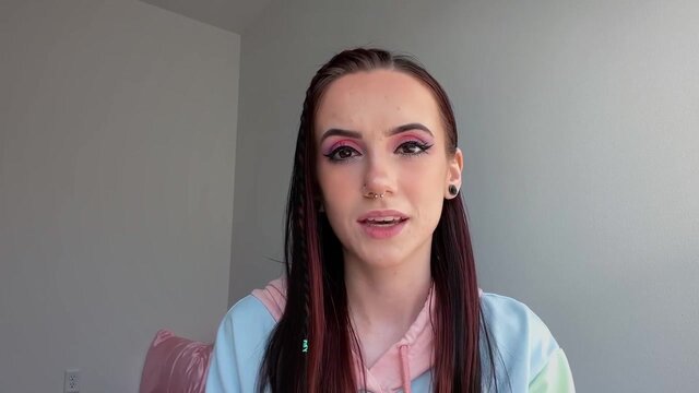 Slave-to-be-trained snaps while getting paid and obeying her master's commands